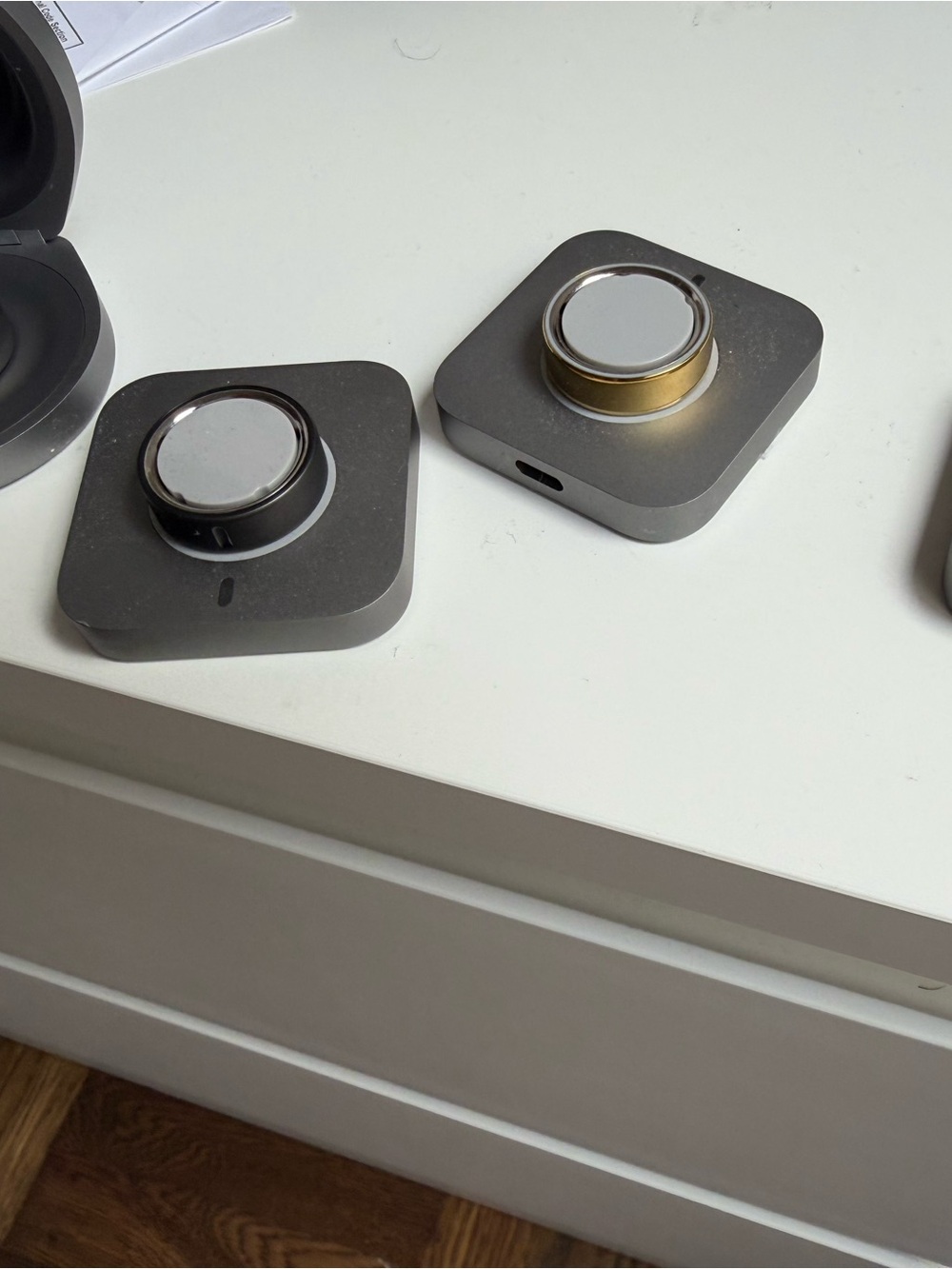 Oura Ring 4 Bundle - Size 11 - 4 Rings + Wireless Charging Kit